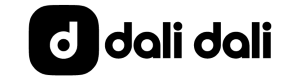 Логотип сайта Dalidali.lv белыми буквами в черном квадрате